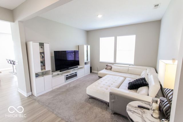 9575 Crossfield Road, Avon, IN 46123