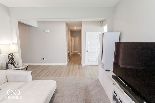9575 Crossfield Road, Avon, IN 46123