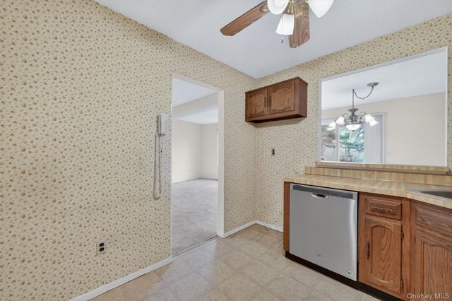 169 Treetop Circle, Nanuet, NY 10954