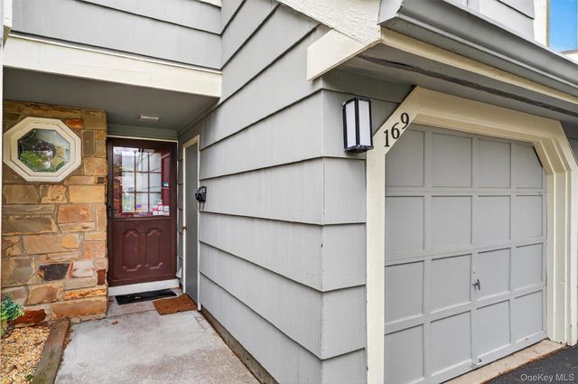 169 Treetop Circle, Nanuet, NY 10954