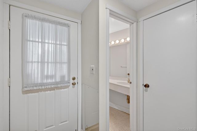 169 Treetop Circle, Nanuet, NY 10954