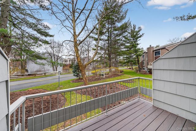 169 Treetop Circle, Nanuet, NY 10954