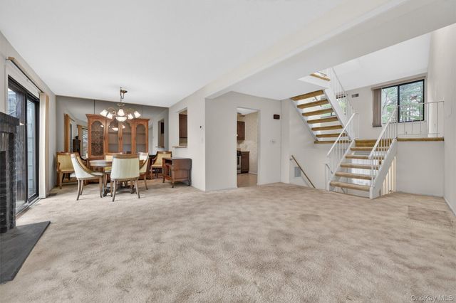 169 Treetop Circle, Nanuet, NY 10954