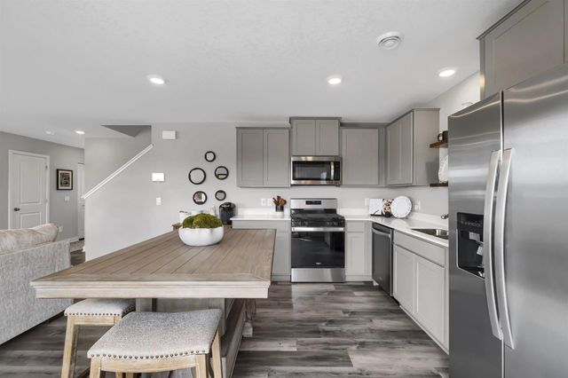 2115 Highview Ridge Court, Shakopee, MN 55379
