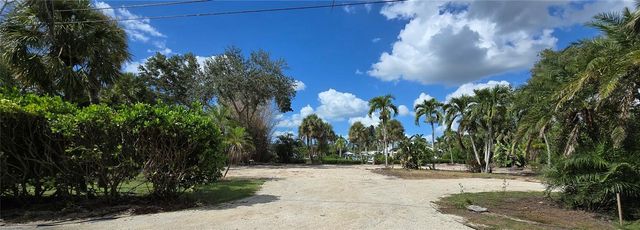 1221 S BASIN LANE, Sarasota, FL 34242