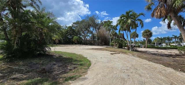 1221 S BASIN LANE, Sarasota, FL 34242