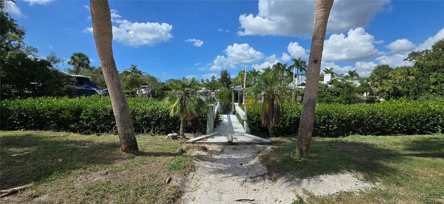 1221 S BASIN LANE, Sarasota, FL 34242