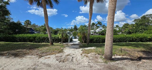 1221 S BASIN LANE, Sarasota, FL 34242