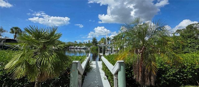 1221 S BASIN LANE, Sarasota, FL 34242