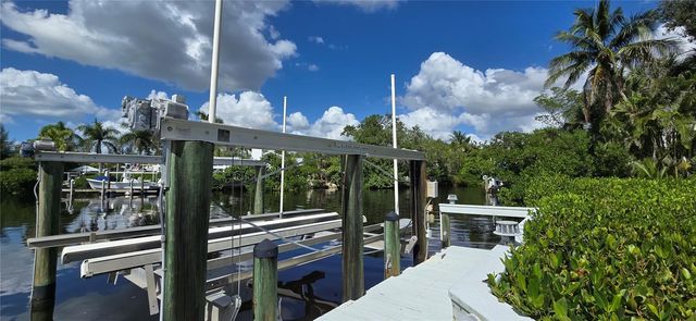 1221 S BASIN LANE, Sarasota, FL 34242