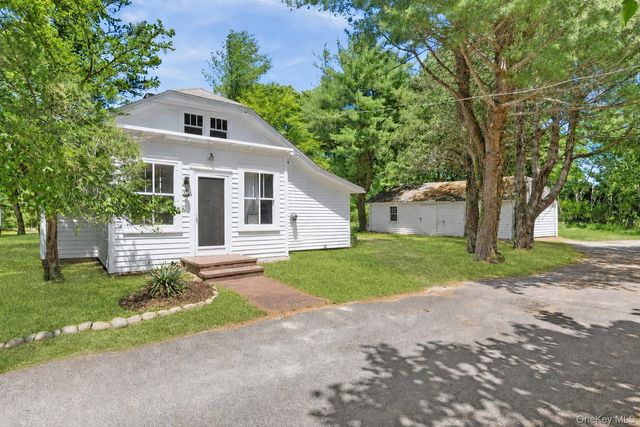 108 Jessup Avenue, Quogue, NY 11959