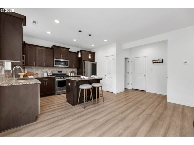 1806 Ne 11TH Ave, Battle Ground, WA 98604