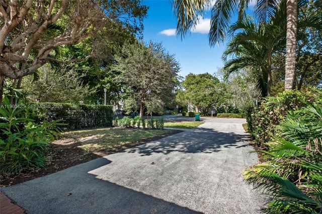 5210 SW 72nd St, Miami, FL 33155