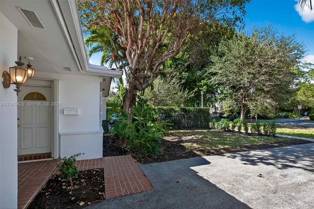 5210 SW 72nd St, Miami, FL 33155