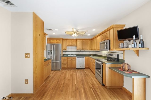 14 Eugene Rd, Hopatcong Boro, NJ 07843