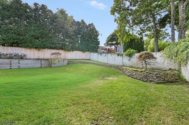 14 Eugene Rd, Hopatcong Boro, NJ 07843