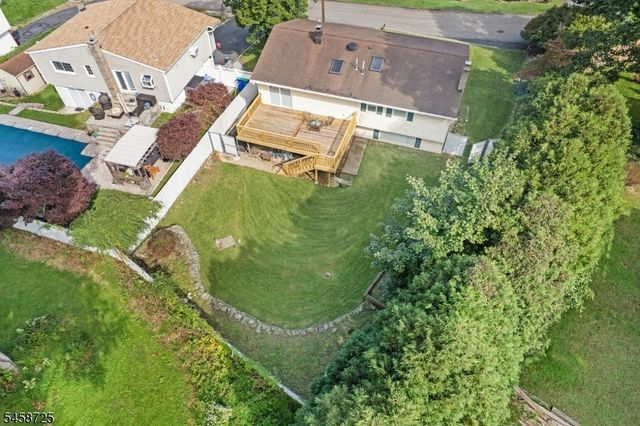 14 Eugene Rd, Hopatcong Boro, NJ 07843