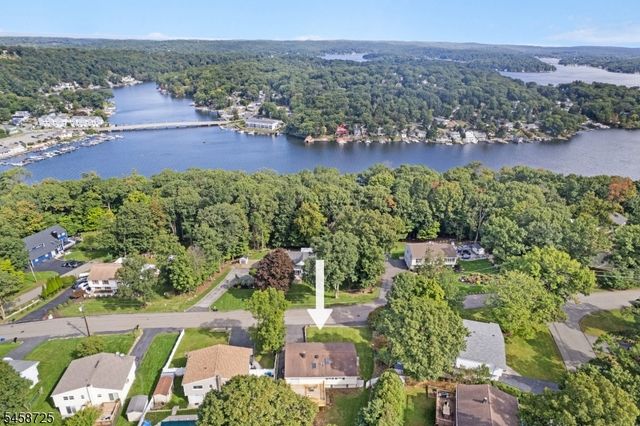 14 Eugene Rd, Hopatcong Boro, NJ 07843