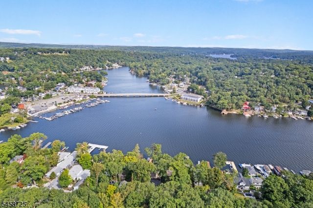 14 Eugene Rd, Hopatcong Boro, NJ 07843