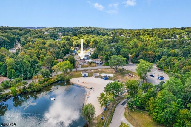 14 Eugene Rd, Hopatcong Boro, NJ 07843