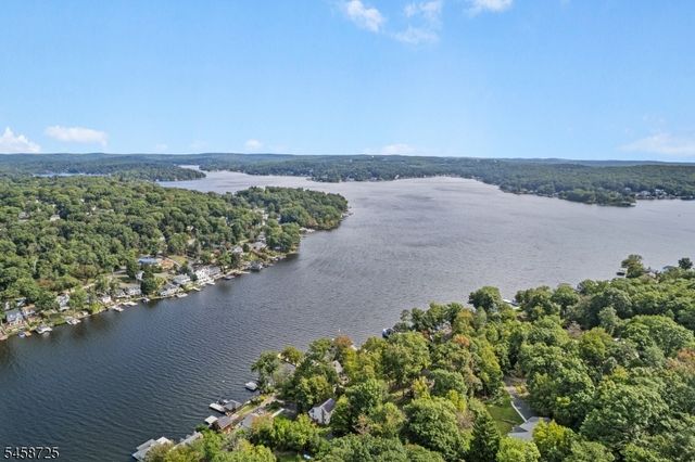 14 Eugene Rd, Hopatcong Boro, NJ 07843