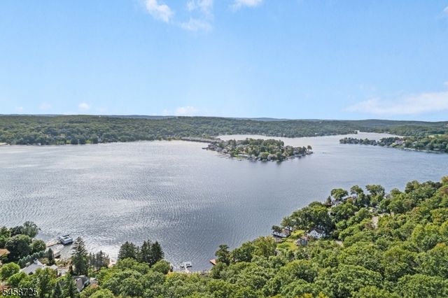 14 Eugene Rd, Hopatcong Boro, NJ 07843