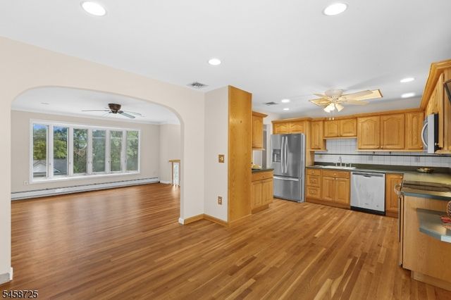 14 Eugene Rd, Hopatcong Boro, NJ 07843