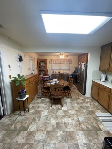 5801 Estes Avenue, Forest Hill, TX 76119
