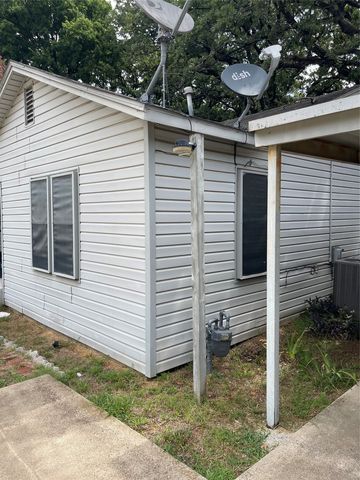 5801 Estes Avenue, Forest Hill, TX 76119