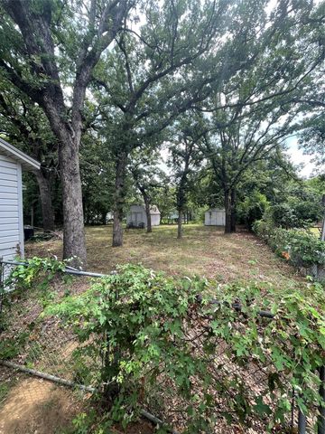 5801 Estes Avenue, Forest Hill, TX 76119