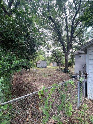 5801 Estes Avenue, Forest Hill, TX 76119