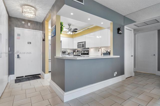 20379 W Country Club Drive 1933, Aventura, FL 33180
