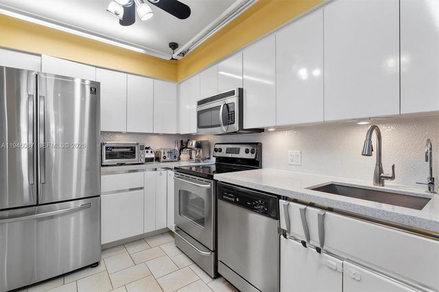 20379 W Country Club Drive 1933, Aventura, FL 33180
