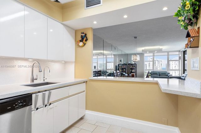 20379 W Country Club Drive 1933, Aventura, FL 33180
