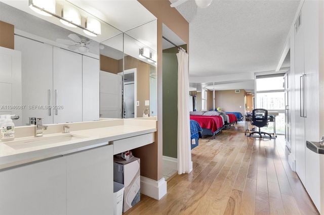 20379 W Country Club Drive 1933, Aventura, FL 33180
