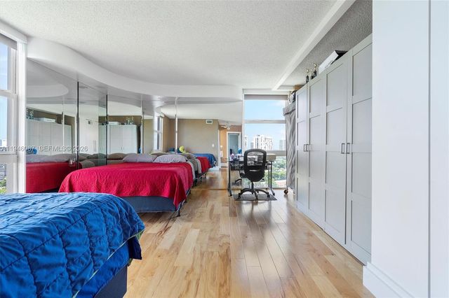20379 W Country Club Drive 1933, Aventura, FL 33180