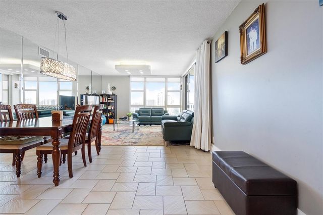 20379 W Country Club Drive 1933, Aventura, FL 33180