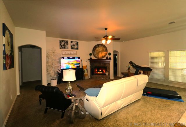 5870 E 143rd Street S, Bixby, OK 74008