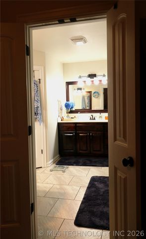 5870 E 143rd Street S, Bixby, OK 74008