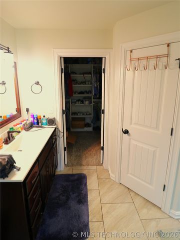 5870 E 143rd Street S, Bixby, OK 74008
