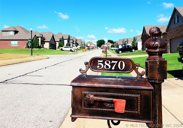 5870 E 143rd Street S, Bixby, OK 74008