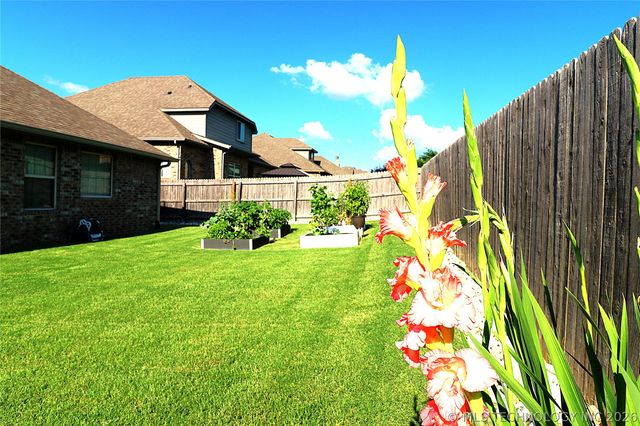 5870 E 143rd Street S, Bixby, OK 74008