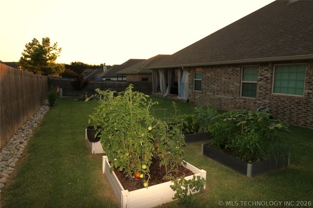 5870 E 143rd Street S, Bixby, OK 74008