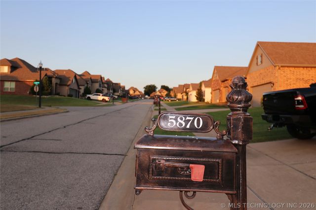 5870 E 143rd Street S, Bixby, OK 74008