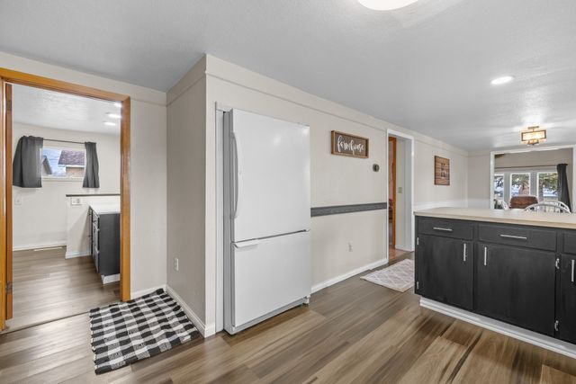 815 39th St SE, Minot, ND 58701