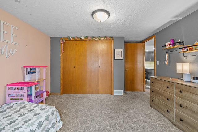 815 39th St SE, Minot, ND 58701