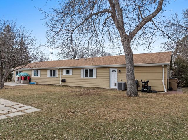 815 39th St SE, Minot, ND 58701