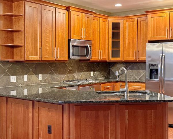 10531 Mission Road 312, Leawood, KS 66206