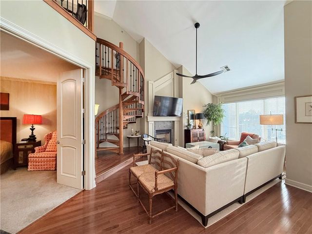 10531 Mission Road 312, Leawood, KS 66206