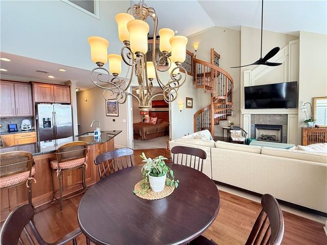 10531 Mission Road 312, Leawood, KS 66206